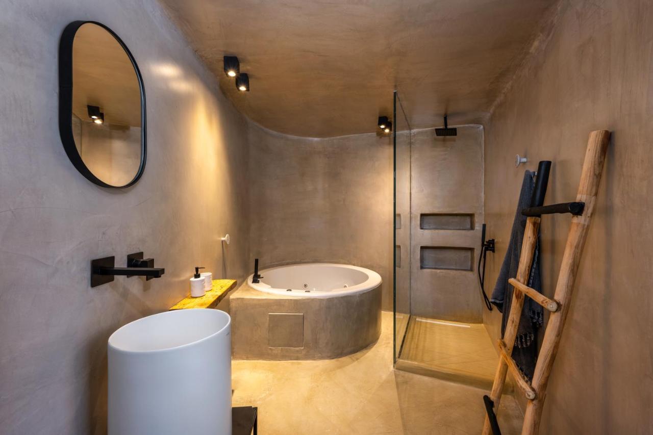 Iota Monocave By Thireon Villa Oia  Bagian luar foto